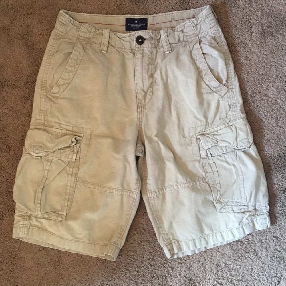 Men’s size 28 waist American Eagle cargo shorts